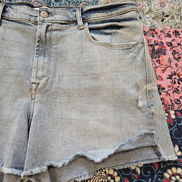 NWT Kensie Jeans shorts wonans size 14/32 high rise distressed lightwash summer - Picture 6 of 6